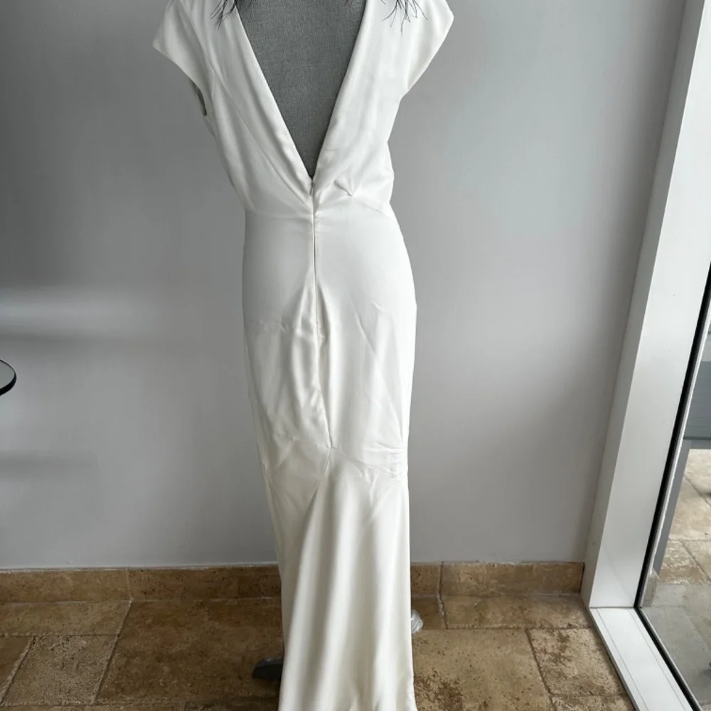 New $ 5425 Brunello Cucinelli White Silk Gown Wedding Ostrich Epaulette Sz M - Picture 5 of 5